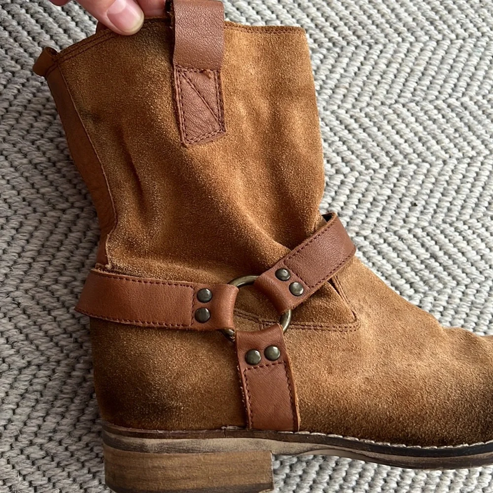 Harness boots
